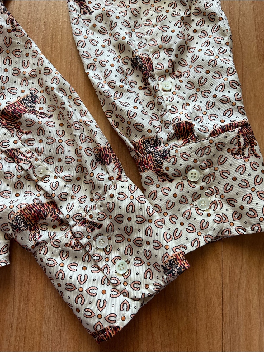 J.Crew 100% Silk Tiger Print Button Up Blouse Size 6 - Picture 6 of 15